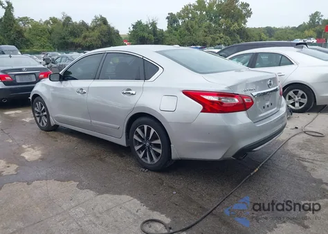 2017 Nissan Altima 2.5 Sv z USA, uszkodzony, nr VIN 1N4AL3AP2HC132184